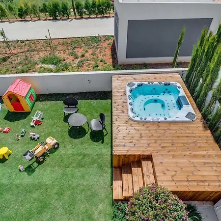 Sunnyvillas: 3br New Villa☆private Pool In Pernera - White Swan Villa *